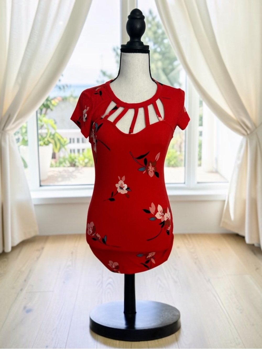 NWOT Candie’s Red Floral Ladder Cut Out Ruched Stretch Rayon/Spandex Small
